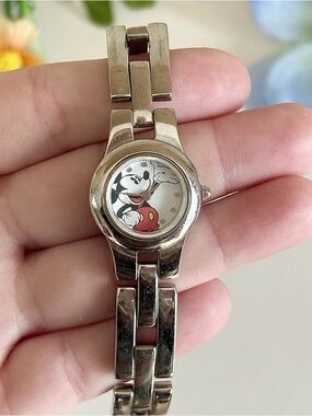 Vintage Disney Mickey Mouse Petite Round Watch WORKS!! Silver Open Link Bracelet